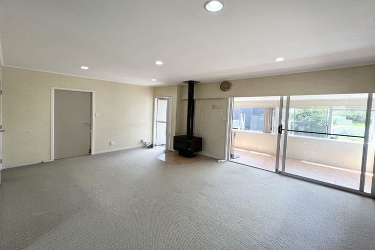Photo of property in 2/66 Bentley Avenue, Glenfield, Auckland, 0629