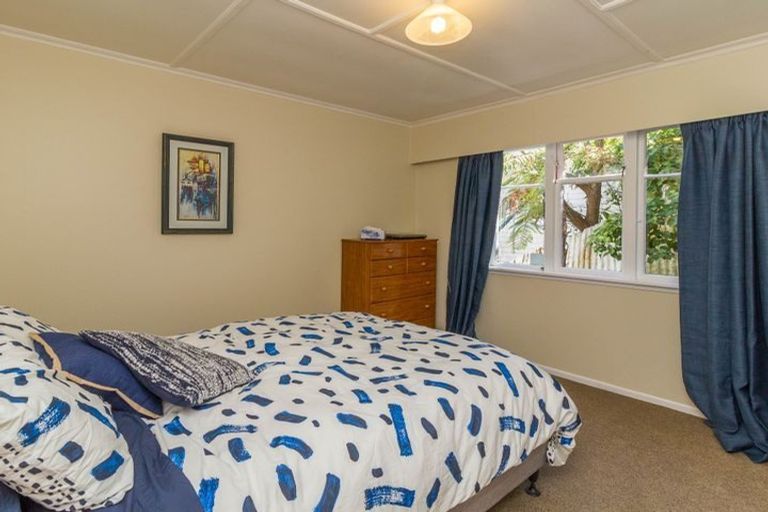Photo of property in 2 Curtis Street, Northland, Wellington, 6012