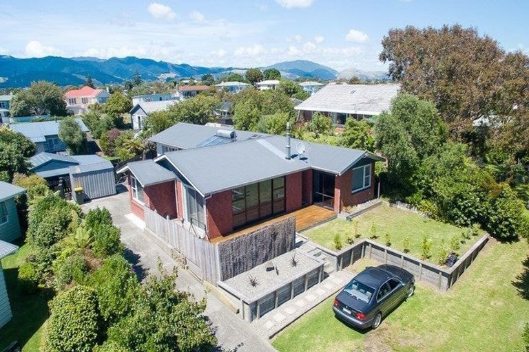 Photo of property in 16 Percival Road, Paraparaumu Beach, Paraparaumu, 5032