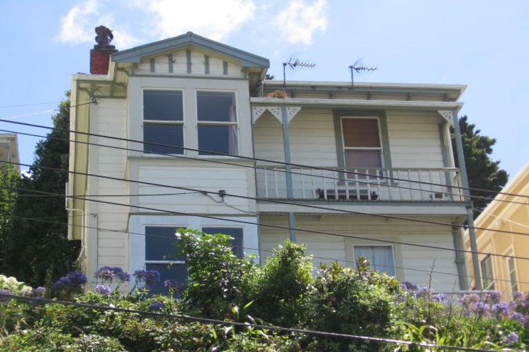 Photo of property in 76 Rolleston Street, Mount Cook, Wellington, 6021