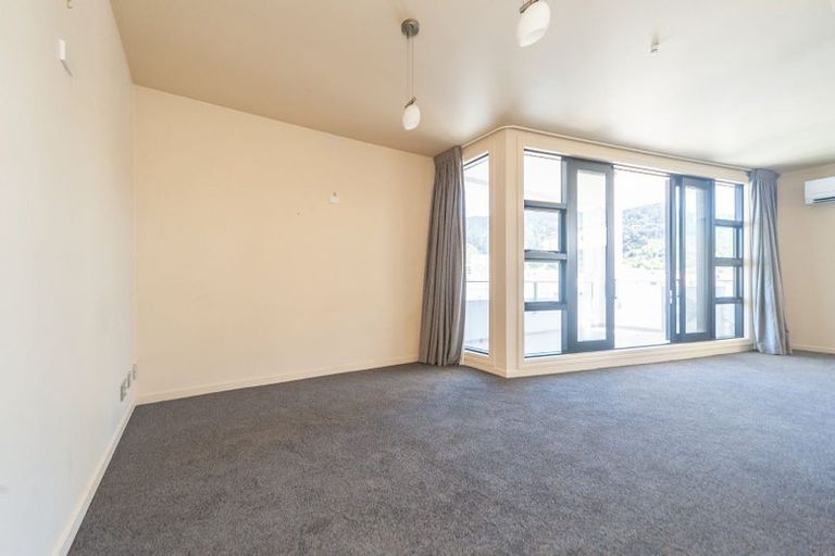 Photo of property in Endeavour Apartments, 125u8 Thorndon Quay, Pipitea, Wellington, 6011