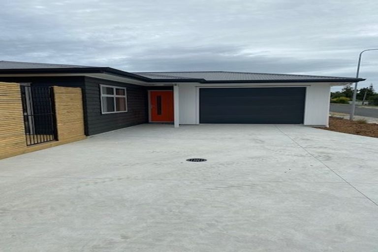 Photo of property in 41 Matenga Street, Waikanae, 5036