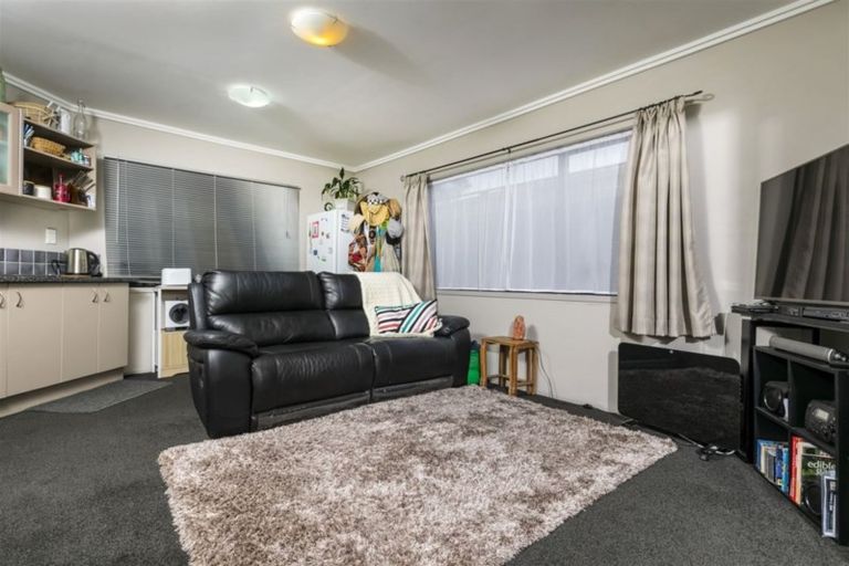 Photo of property in 45 Fleetwood Drive, Henderson, Auckland, 0612