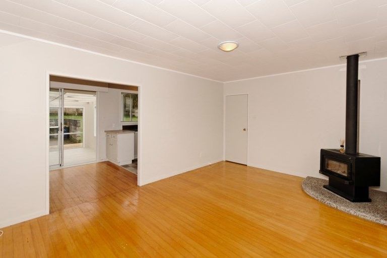 Photo of property in 19 Helleur Road, Massey, Auckland, 0614