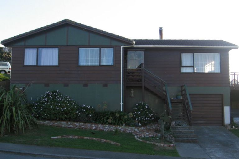 Photo of property in 64 Pikarere Street, Titahi Bay, Porirua, 5022