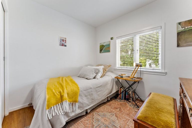 Photo of property in 15 Seaview Road, Castor Bay, Auckland, 0620