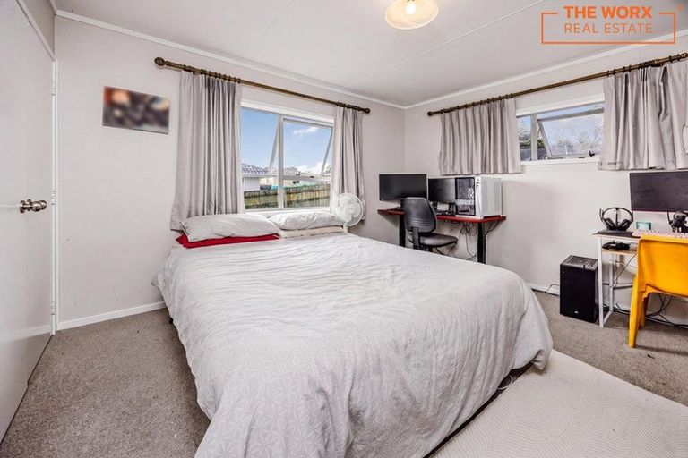 Photo of property in 16 Frobisher Way, Clendon Park, Auckland, 2103