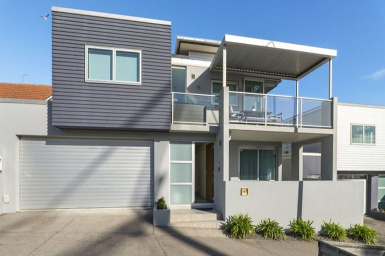 Photo of property in 4a Dawson Street, New Plymouth, 4310