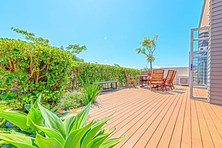 Photo of property in 77 Kittiwake Drive, Schnapper Rock, Auckland, 0632