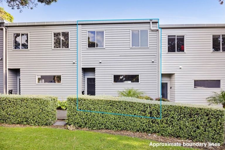 Photo of property in The Strand, 4/16 Ronald Street, Strandon, New Plymouth, 4312