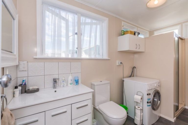 Photo of property in 16 Trafalgar Street, Levin, 5510