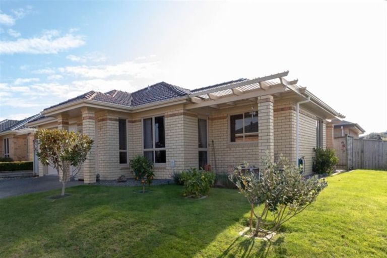 Photo of property in 19 Sovereign Isle Lane, Rototuna, Hamilton, 3210