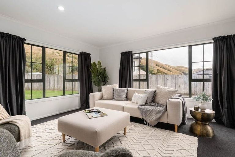 Photo of property in 70 Erlestoke Crescent, Churton Park, Wellington, 6037