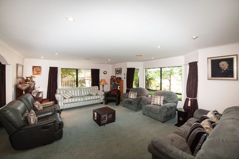 Photo of property in 6 Derry Hill, Churton Park, Wellington, 6037
