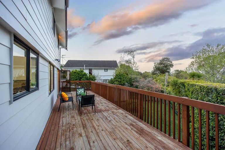 Photo of property in 2/70 Ayton Drive, Totara Vale, Auckland, 0629