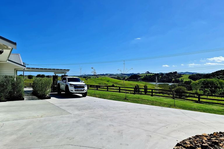 Photo of property in 7 Mountain Road, Kaiwaka, Maungaturoto, 0587