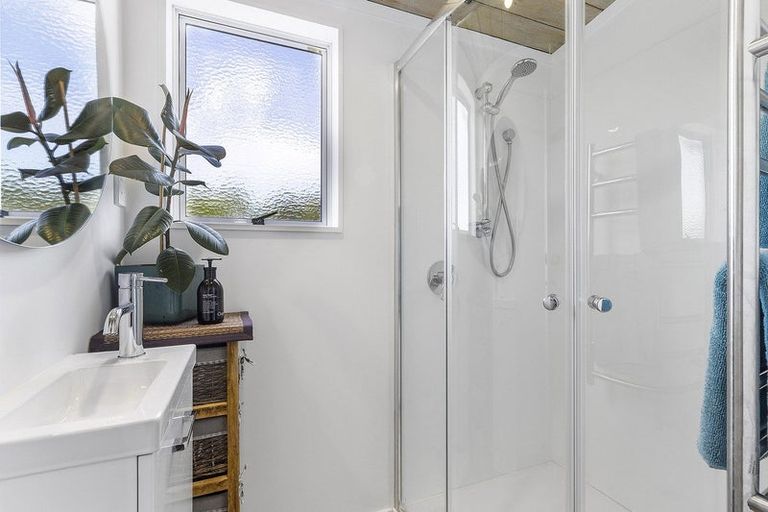 Photo of property in 35 James Cook Drive, Whitby, Porirua, 5024