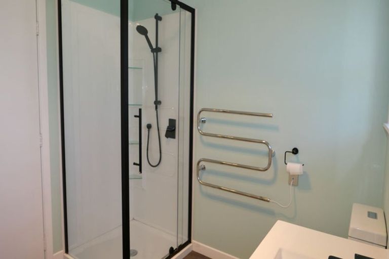 Photo of property in 132 Broderick Road, Johnsonville, Wellington, 6037