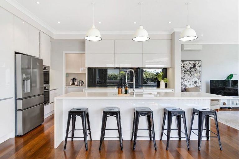 Photo of property in 8 Verley Rise, East Tamaki Heights, Auckland, 2016