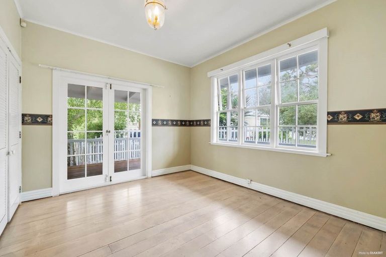 Photo of property in 223 Henderson Valley Road, Henderson, Auckland, 0612