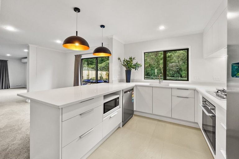 Photo of property in 20 Kristin Lane, Albany, Auckland, 0632