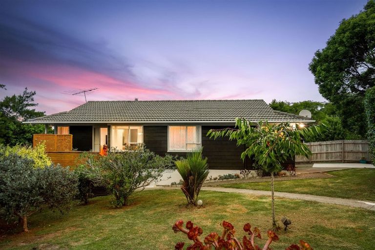 Photo of property in 92 Reynella Drive, Massey, Auckland, 0614