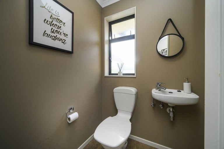 Photo of property in 78 Geneva Terrace, Kelvin Grove, Palmerston North, 4414