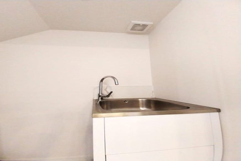 Photo of property in 29b Dawnhaven Drive, Te Atatu Peninsula, Auckland, 0610