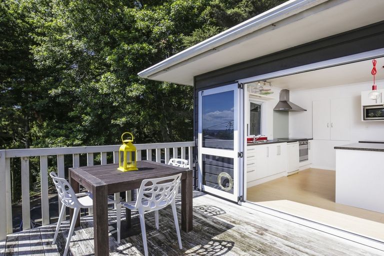 Photo of property in 2/52 West Lynn Road, Titirangi, Auckland, 0604