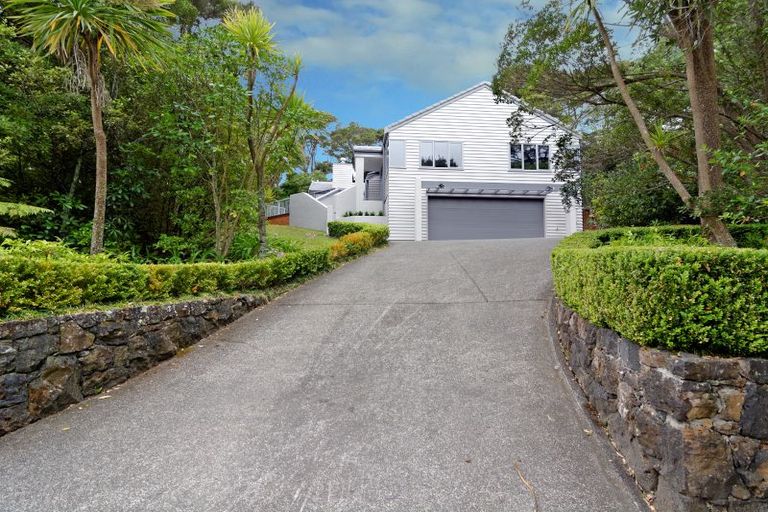 Photo of property in 11e Woodfern Crescent, Titirangi, Auckland, 0604