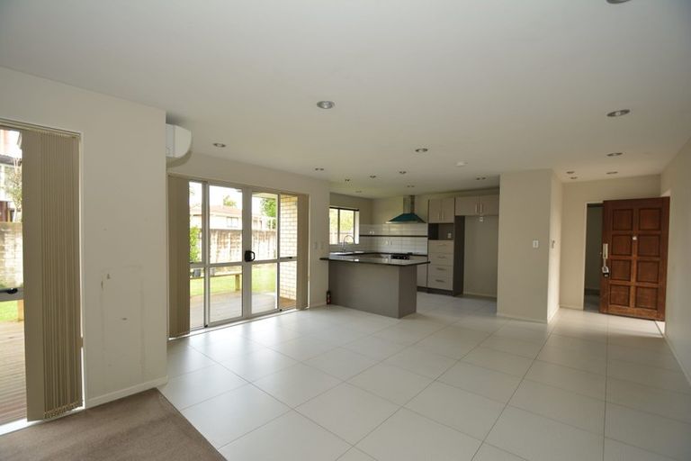 Photo of property in 5a Graham Avenue, Te Atatu Peninsula, Auckland, 0610