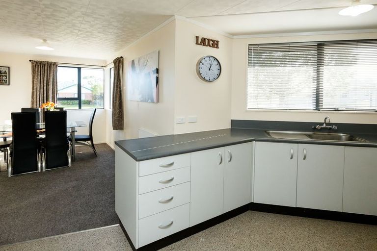 Photo of property in 96 Hillcrest Drive, Kelvin Grove, Palmerston North, 4414