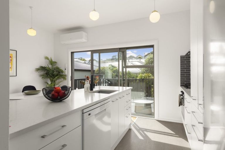 Photo of property in 215 Rintoul Street, Berhampore, Wellington, 6023