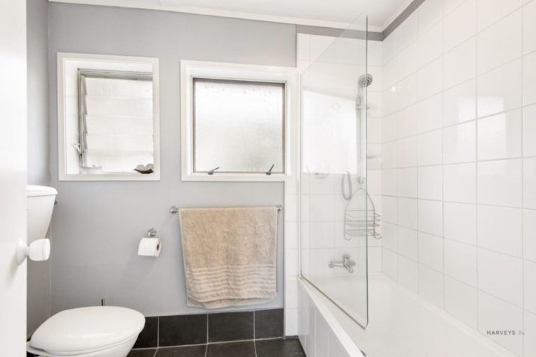 Photo of property in 1/15 Lancelot Place, Glenfield, Auckland, 0629