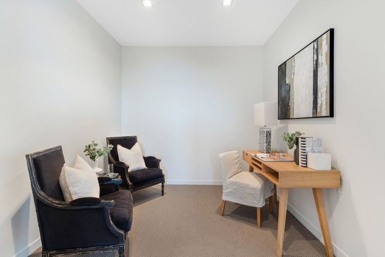 Photo of property in 5a Bucklands Beach Road, Bucklands Beach, Auckland, 2012