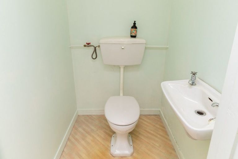 Photo of property in 12 Veronica Street, Brooklyn, Wellington, 6021