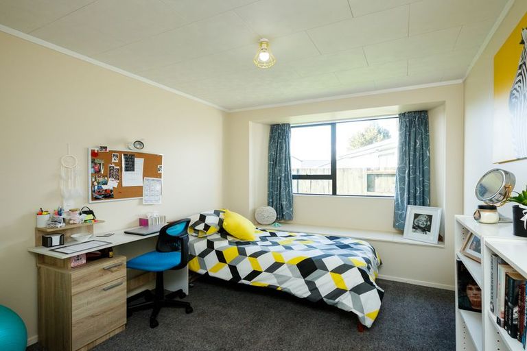 Photo of property in 96 Hillcrest Drive, Kelvin Grove, Palmerston North, 4414