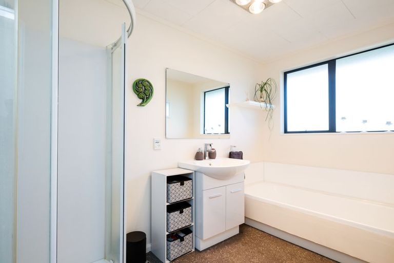 Photo of property in 96 Hillcrest Drive, Kelvin Grove, Palmerston North, 4414