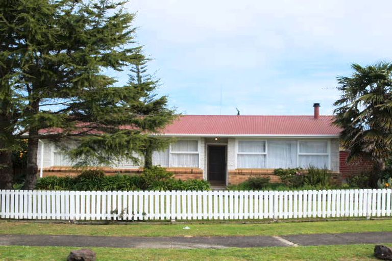 Photo of property in 4 Maitland Place, Favona, Auckland, 2024