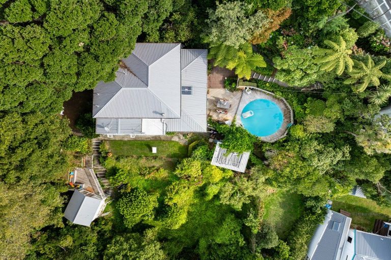 Photo of property in 46 Fortification Road, Karaka Bays, Wellington, 6022