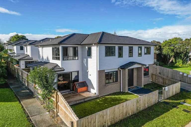 Photo of property in 9a Kingdale Road, Henderson, Auckland, 0610