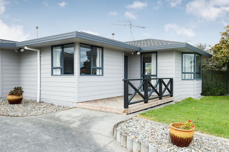 Photo of property in 96 Hillcrest Drive, Kelvin Grove, Palmerston North, 4414