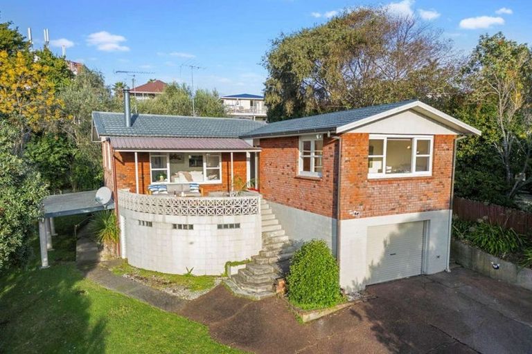 Photo of property in 15 Pohutukawa Avenue, Red Beach, 0932
