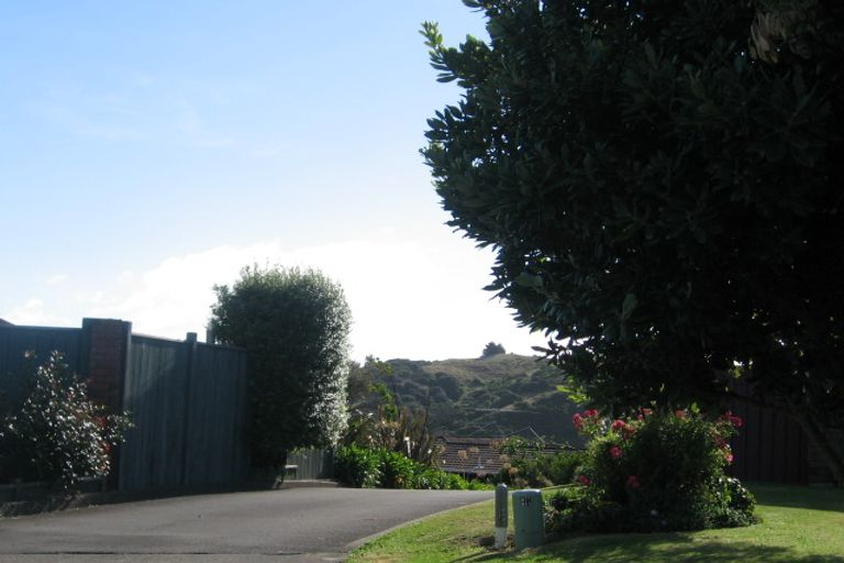 Photo of property in 16 Sailmaker Close, Whitby, Porirua, 5024