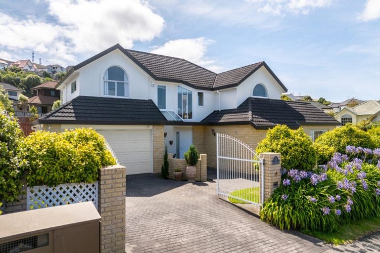 Photo of property in 138 Westchester Drive, Churton Park, Wellington, 6037