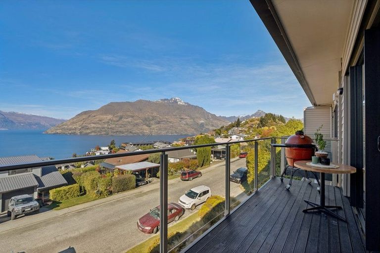 Photo of property in 54c Wynyard Crescent, Fernhill, Queenstown, 9300