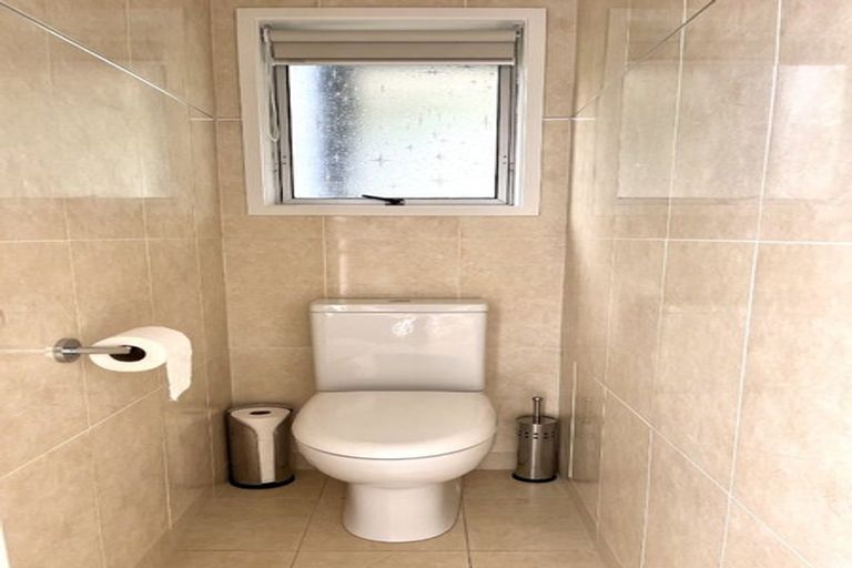 Photo of property in 1/13 Girrahween Drive, Totara Vale, Auckland, 0629