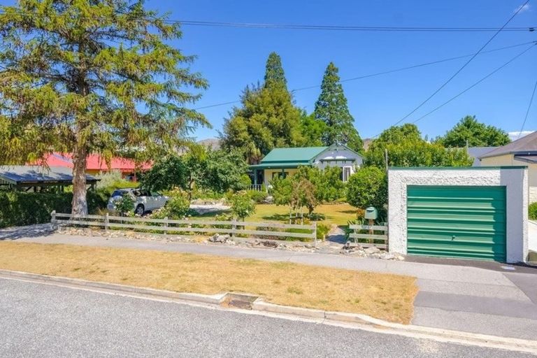 Photo of property in 20 Donegal Street, Cromwell, 9310