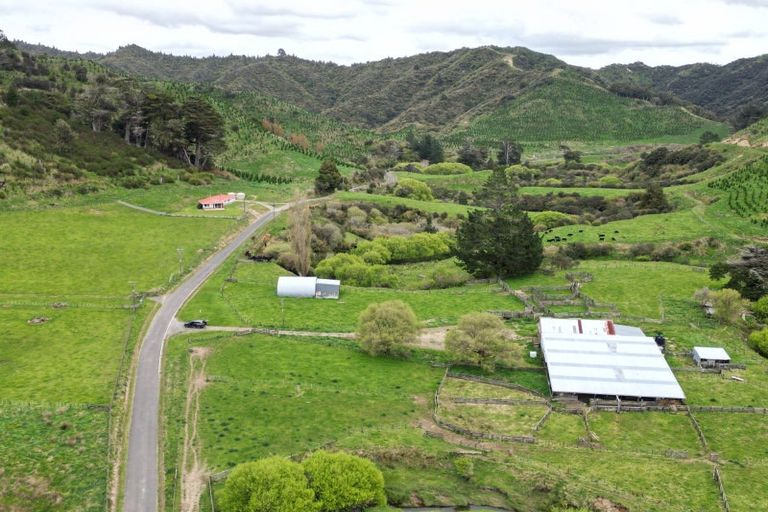 Photo of property in 2560 Rawhitiroa Road, Matemateaonga, Eltham, 4399