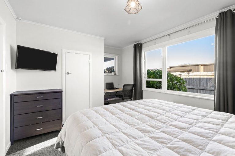 Photo of property in 1 Battersea Place, Roslyn, Palmerston North, 4414